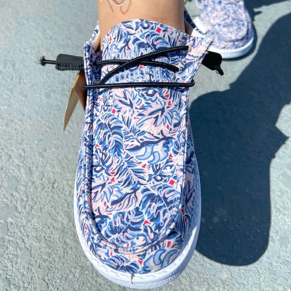 Simply Southern slip on shoes - Picture 2 of 6